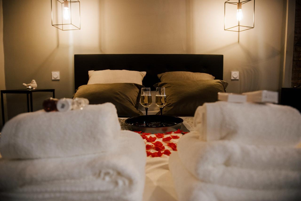 La Suite Romantique Avec Jacuzzi Au Coeur De Перпиньан Экстерьер фото