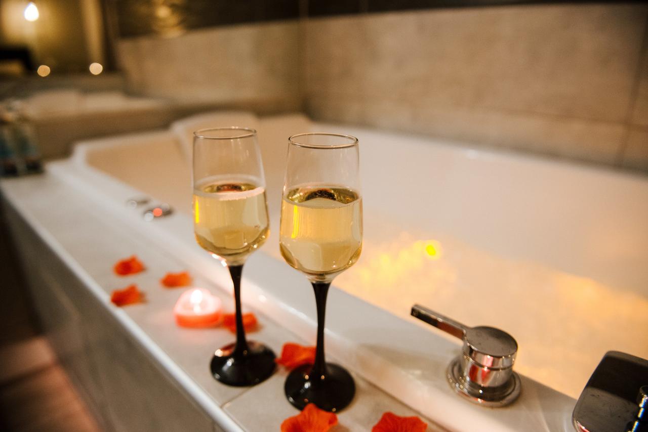 La Suite Romantique Avec Jacuzzi Au Coeur De Перпиньан Экстерьер фото