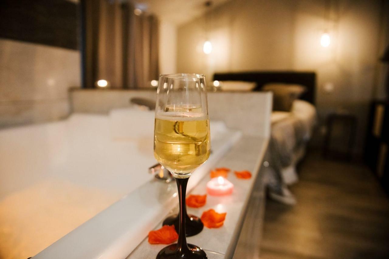 La Suite Romantique Avec Jacuzzi Au Coeur De Перпиньан Экстерьер фото